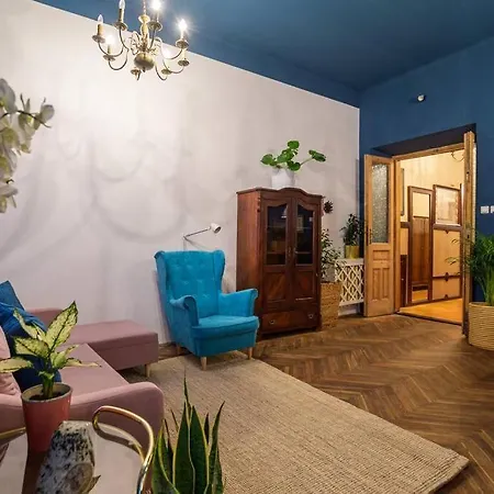 Bohemian, Elegant, Right In The Center *