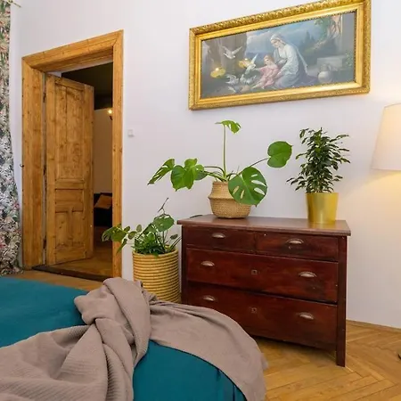 Bohemian, Elegant, Right In The Center Apartament